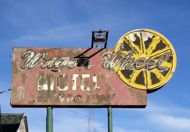 Wagon Wheel Motel Sign