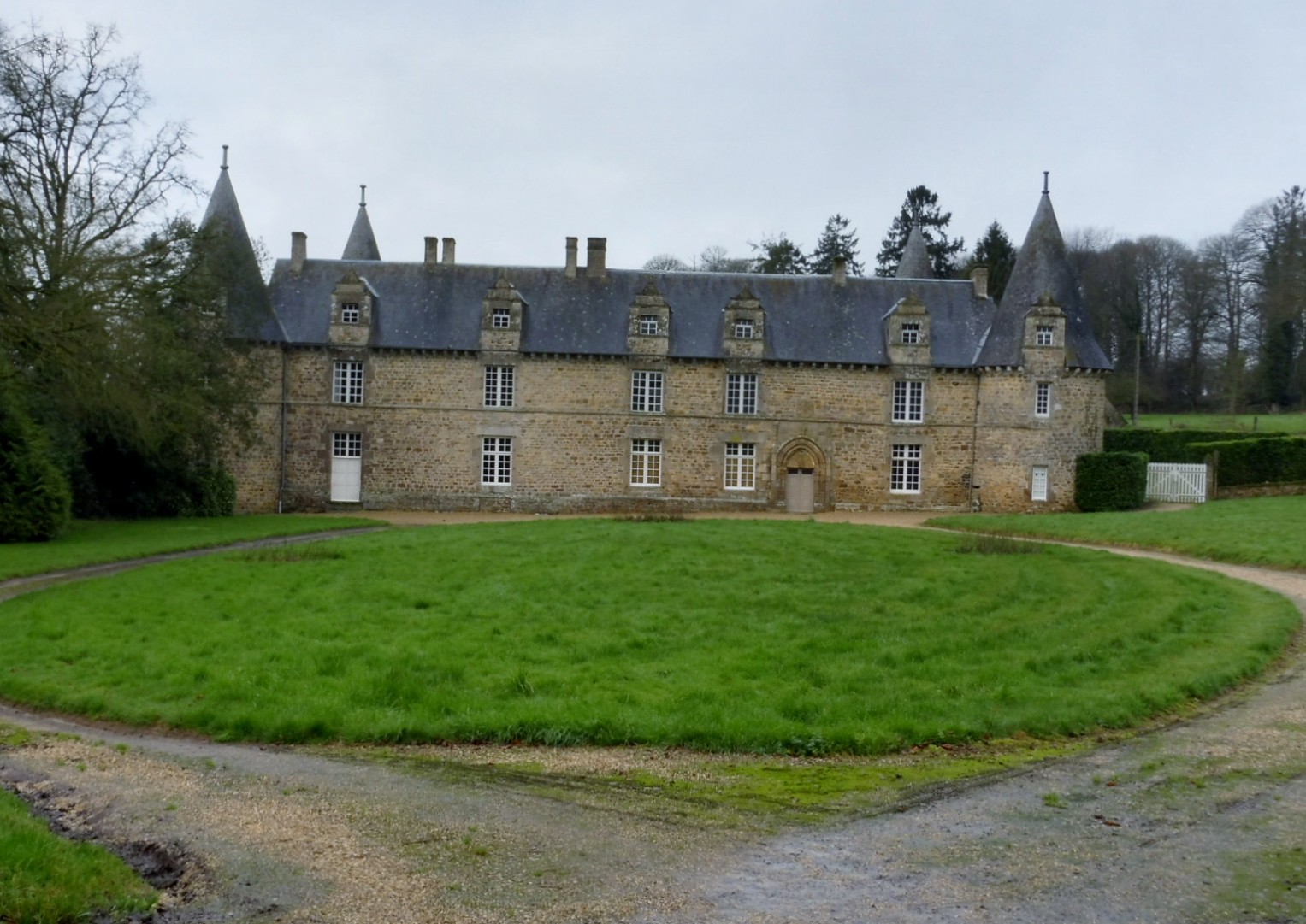 La belle façade du Chateau de Ligouyer