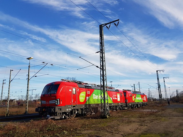 Siemens Vectron van de Deutsche Bahn 193 301-9 + 193 300-1 in Emmerich am Rhein 21-01-2018