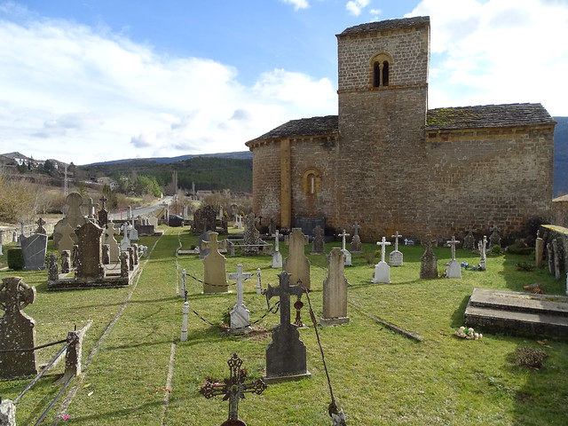 Navarra cementerio y ábside, torre exterior Ermita Santa María del Campo de Navascues 02