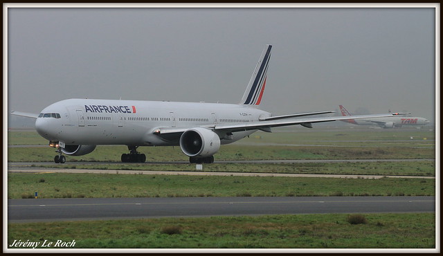 BOEING 777-328ER AIR FRANCE F-GZNH