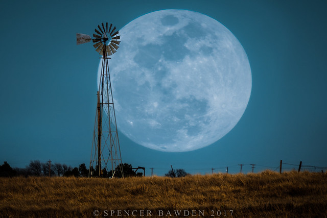 Moon Rises on the Plains