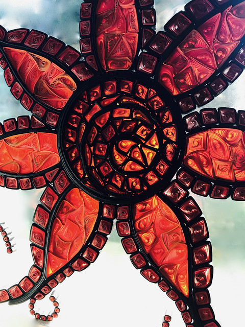 Little Circles Quilled Sunflower Suncatcher - Detail