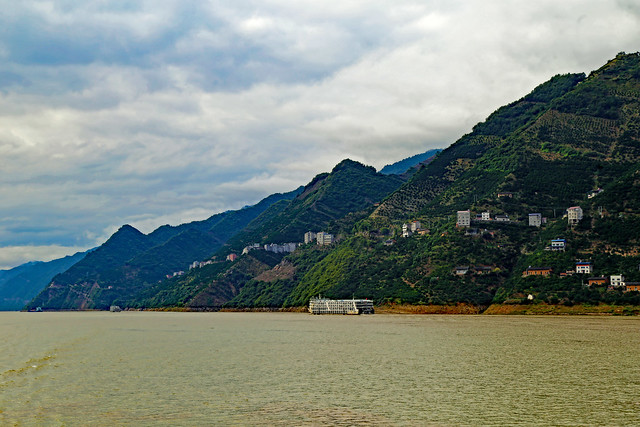 Yangtze River above Xiling Gorge IMG_7212