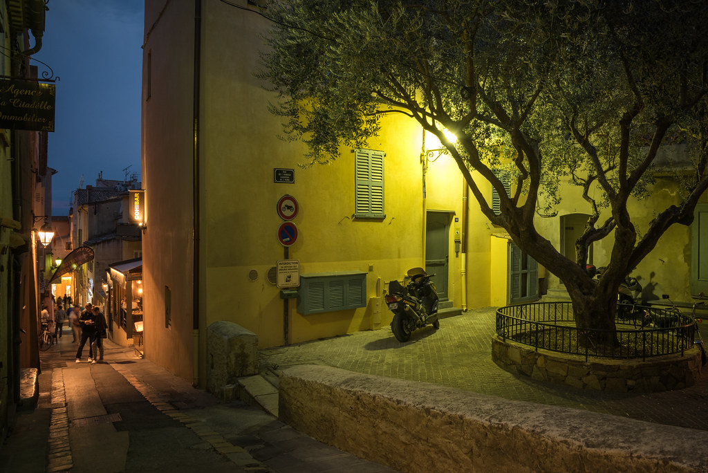 Away from the maddening Crowd | Streets of St Tropez in the … | Flickr