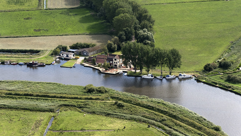 The Beauchamp Arms on the River Yare in Norfolk - uk aerial