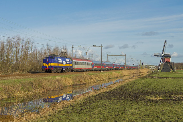 RXP 1251 met de Alpen Express te Lisse.