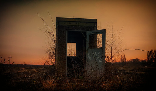 bahngelände lostplace abandoned urbex sunset contrast lost project365 outdoor lonelyness standingalone oldbuilding ruine evening