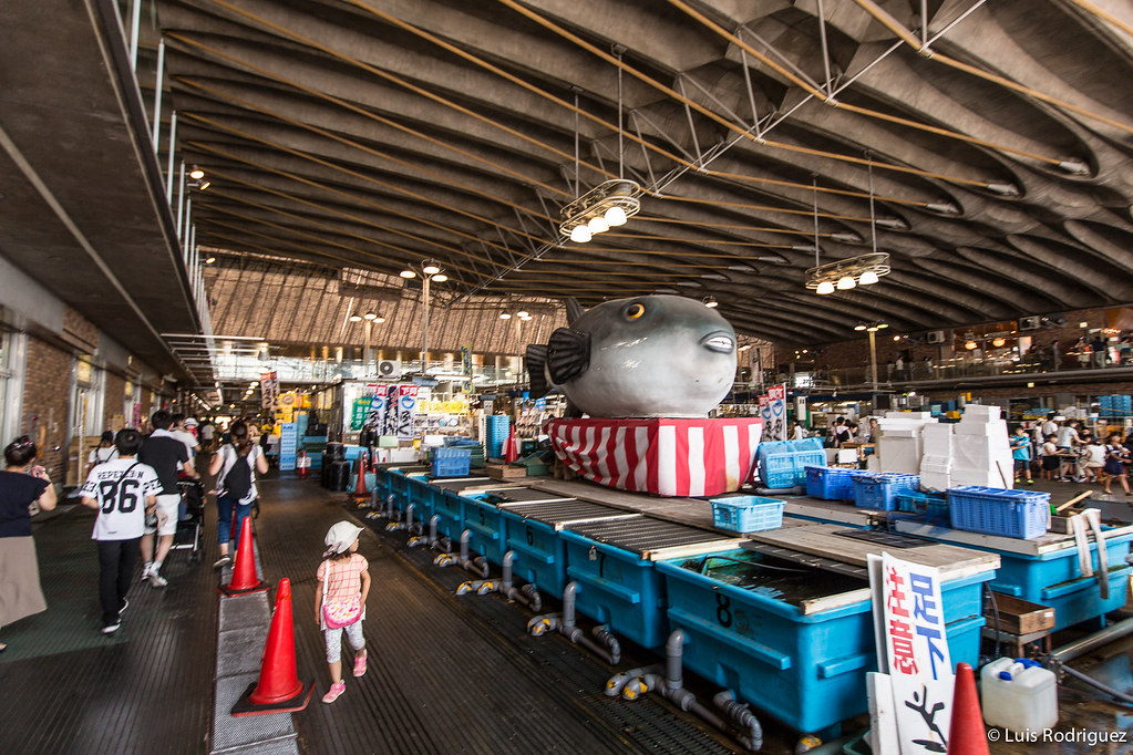 Interior del mercado de pescado Karato Ichiba