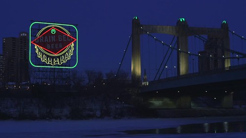 city minneapolis minnesota twincities mississippiriver sign lightedsign cityscape sonyalpha a7rii bluehour beer