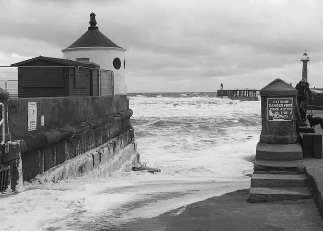 Whitby harbour B&W 27122017