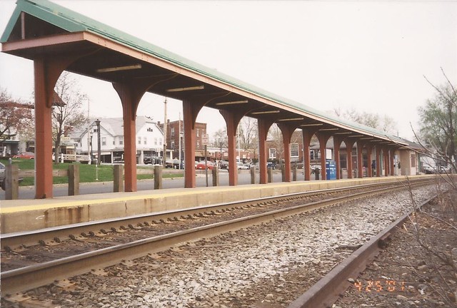 Metro-North Pearl River station  - April 25, 2001