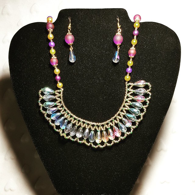 Get Ready for Mardi Gras with this Beautiful Necklace and Earring Set!