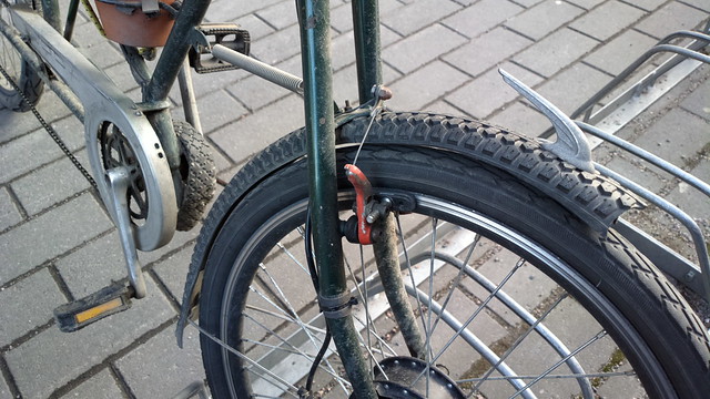 Bikehack: tyre mudguards and a plantpot