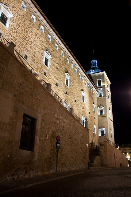 fachada oeste de noche El Alcazar de Toledo 02