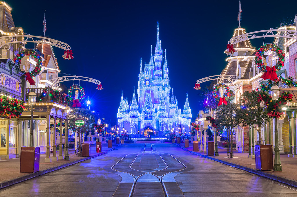 Christmas on Main Street | Cinderella Castle Main Street U.S… | Flickr