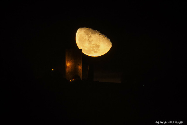 Moonrise behind the Wolfstein Castle