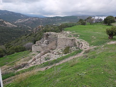 Castillo - Puerta y templo romano