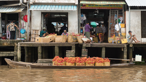 market rambutan shawnharquail travel vietnam boat caibe floatingmarket fruit merchant shawnharquailcom