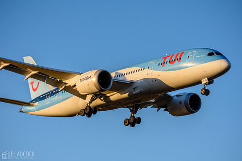 787 dsa gtuic runway02 tui airplane boeing dreamliner nikon70200f28vri nikond7200 sunrise tc14