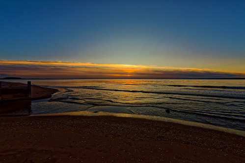 beach seascape skyline tide tidal breakwater clouds dawn morning sunrise sunlight pebbles calm tranquil canon eos5dmkiv tamron 1530mmf28 monifieth angus dundee scotland ecosse sand water sea northsea eastcoast tranqui