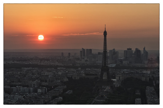Le Coucher du Soleil sur Paris  (Sunset over Paris)