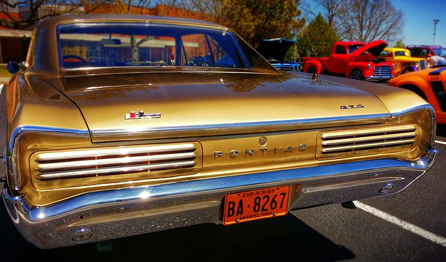 beautiful 1966 Pontiac GTO (gold)