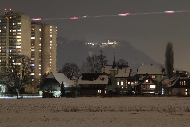 Schloss Wittigkofen ( Ursprung 13. Jahrhundert - mehre Umbauten - château castello castle ) bei Nacht im Winter mit Schnee im Wittigkofenquartier der Stadt Bern im Kanton Bern der Schweiz