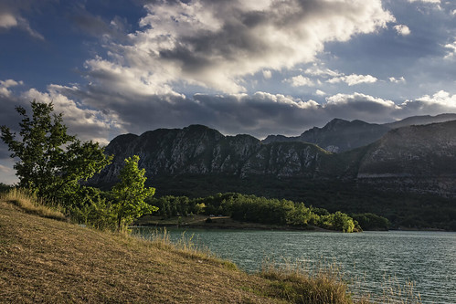 lago montagna castel san vincenzo nuvole luce natura paesaggio molise