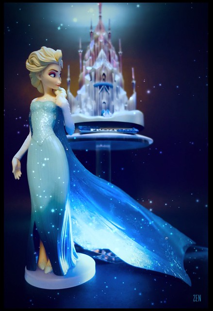 Got this masterpiece OOAK Painted Frozen Snow Castle Craft #anna #frozen #disney #disneyfrozen #castle #palace #model #craft #kit #ooak #customized #toy #masterpiece #movie #winter #snow