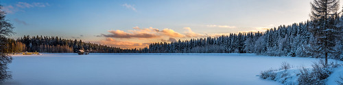 sunset fichtelsee lake panorama landscape winter wintry snow spruces trees clouds light shadows