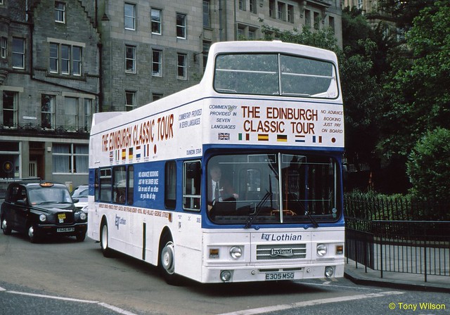 E305 MSG Lothian Regional Transport 305 Leyland Olympian with Alexander body at Waverley Edinburgh Aug99 (Copy)