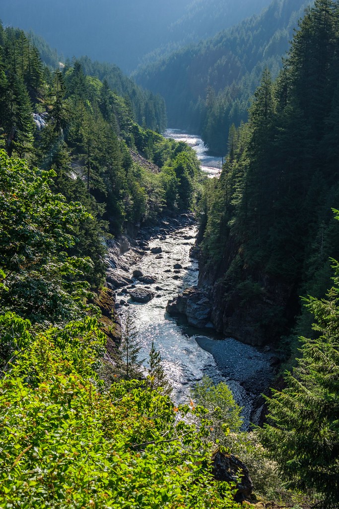 Канадская река 5. Наамиш река Канада. Ривер Вэлли. Наамиш река Канада фото. Golden River Waterfall.