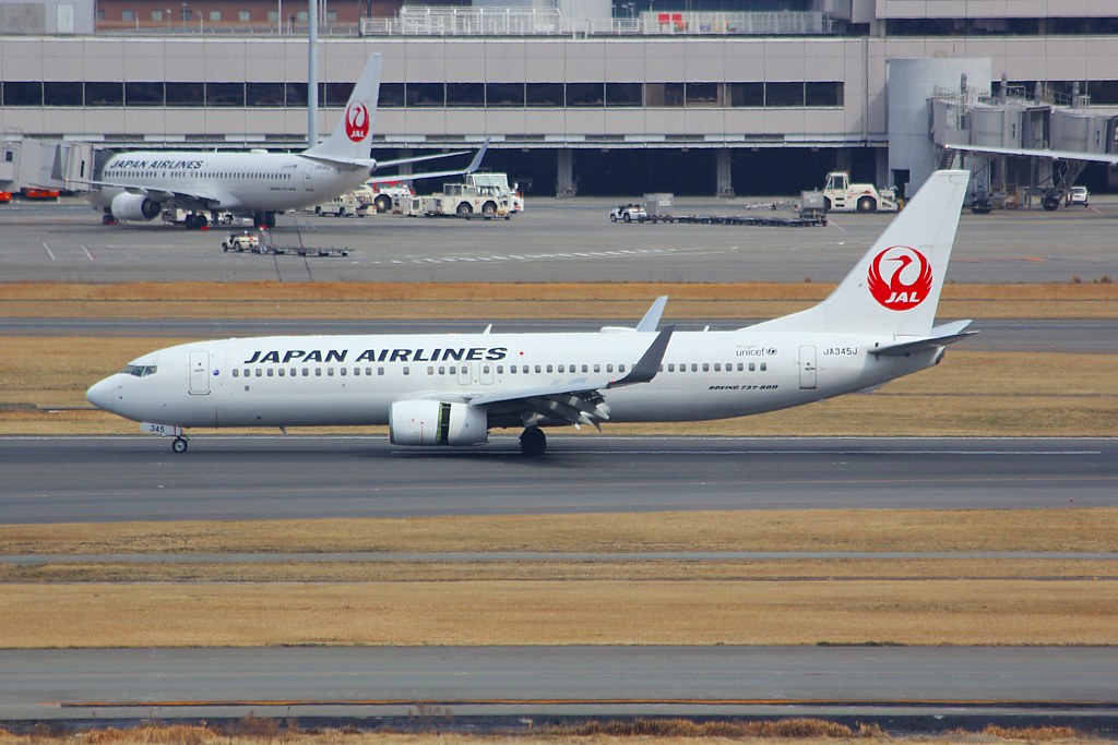 JA345J - B738 - Japan Airlines