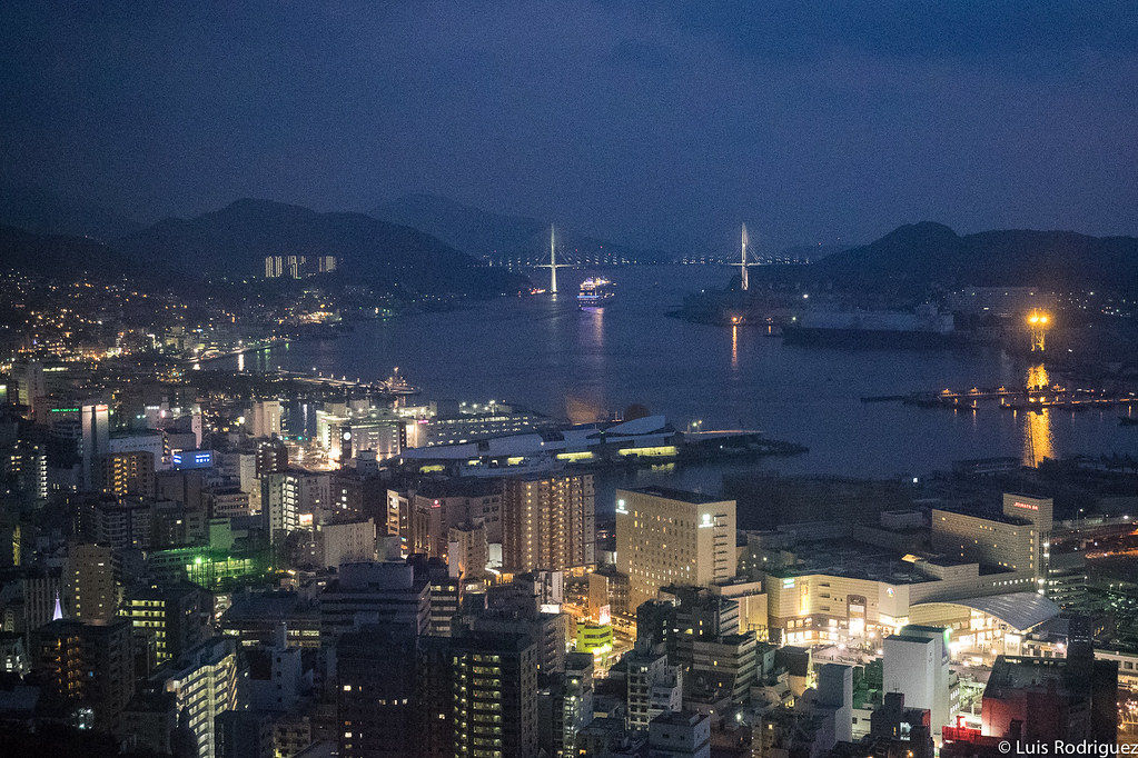 Vistas nocturnas de Nagasaki