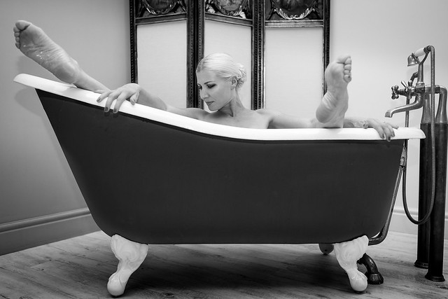 Pin Up Caroline - Bathtub