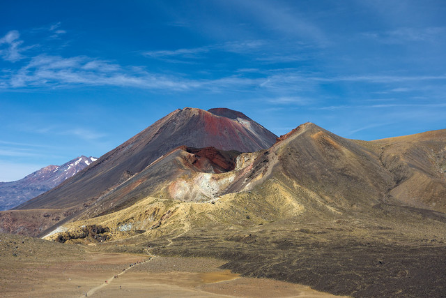 Mont Tongariro, mont Ngauruhoe et mont Ruapehu-du plus proche au plus lointain {explored}