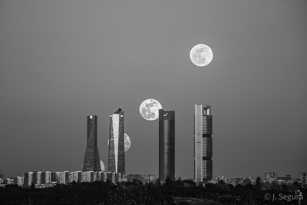 4 lunas para 4 torres