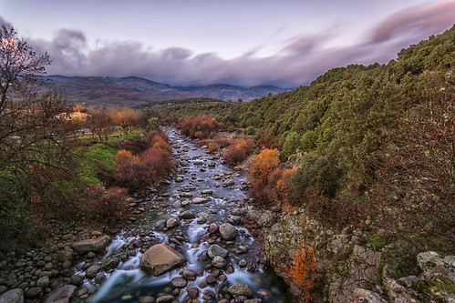 Último atardecer del 2017 by Victor Aparicio Saez, agua aguasedosa alairelibre arboles atardecer bosque candeleda castillayleón fotoconamparohervella h