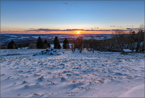 sonnenuntergang sunset himmel sky wolken clouds ausblick outlook schnee snow berg hill bäume trees deutschland germany hessen nordhessen meissner nikon tamron1530