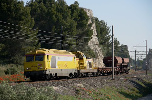 SNCF-Infra 67624 + 69264 - Graveson - 5/06/2013. | by peterspoor