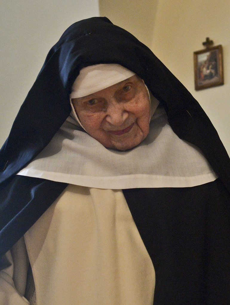 Abp Marek Jędraszewski u S. Cecylii Roszak, 110-letniej do… | Flickr