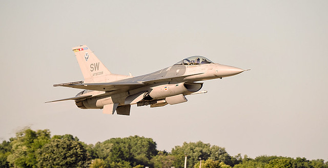 F-16 - photo by Andy Steineke