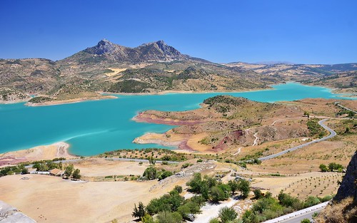 embalse zahara zaharadelasierra españa spain lake water summer andalucia bluesky landscape reservoir