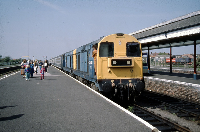 20 071 & 20 135 revers stock from 1E48 0630 sheffield - Skegness following arrival at Skegness (10XX) Saturday 29th June 1991