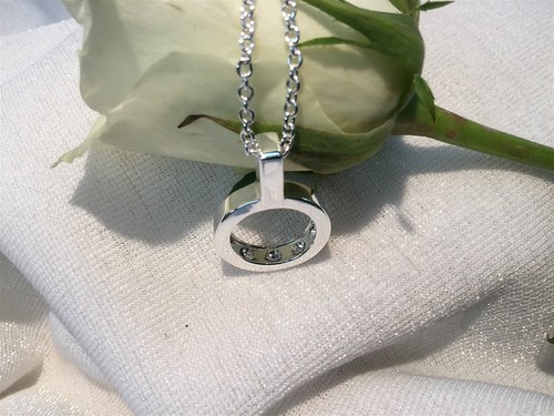 Carolina Gynning, Silver halsband.   S:t pers guld Norrköping www.stpersguld.se | by kenth_westergren