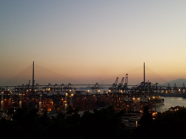 Dusk over Kwai Chung Container Terminal 葵涌貨櫃碼頭的暮色