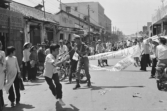 Vietnam War - Fall of Saigon - Đường Bùi Hữu Nghĩa