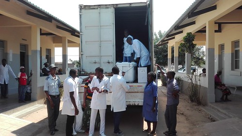 Vaccine cooler field test in Mozambique