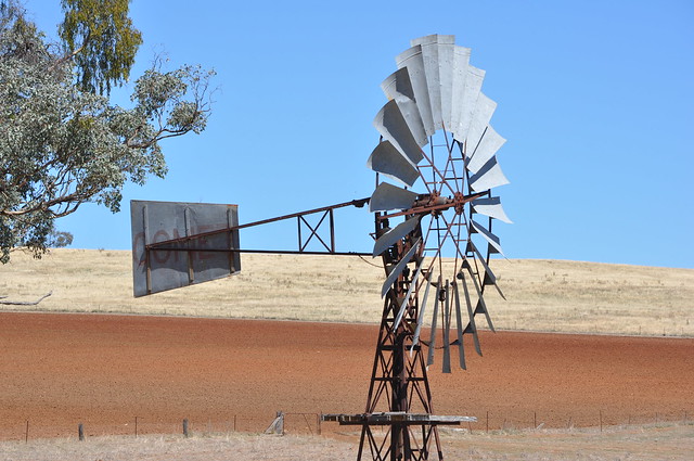 Comet Large C pattern windmill; Woodstock turnoff, NSW, Australia